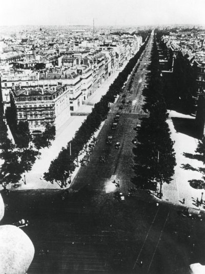 Tyske styrker paraderer langs Champs Elysees, Paris, 14. juni 1940 av Unbekannt