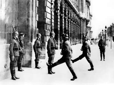 Tyske soldater på vakt utenfor Hotel Crillon, Paris, 7. oktober 1940 av Unbekannt
