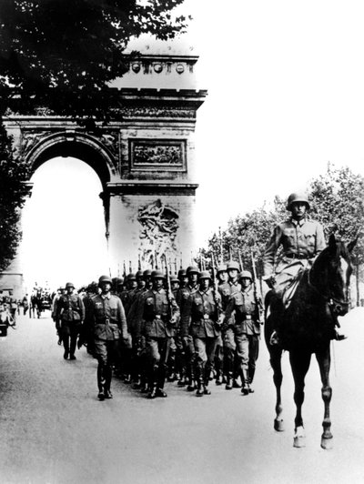 Tyske tropper marsjerte på Champs Elysees, Paris, 14. juni 1940 av Unbekannt