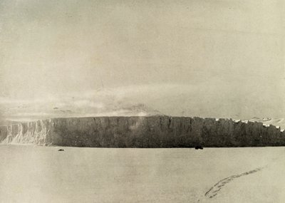 Isbre sør for Cape Barne, med motor som reiser på havisen, c1908, 1909. av Unbekannt