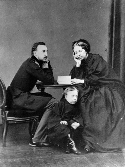 Storhertug Nicholas Nikolaevich den eldste av Russland med sin kone og sønn, c1861-c1863 av Unbekannt