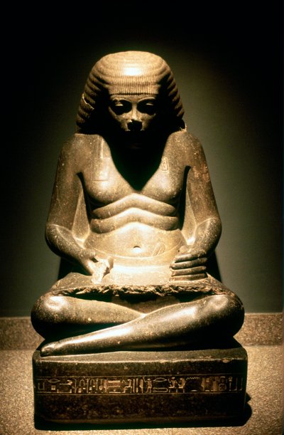 Granittstatue av en sittende gammelegyptisk skriver, fra Karnak, 1718. dynastiet, ca 1500 f.Kr. av Unbekannt