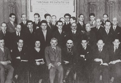 Gruppeportrett av deltakerne i den andre internasjonale sjakkturneringen, Moskva 1935, 1935 av Unbekannt