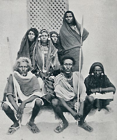 Gruppe av Danakil menn og kvinner fra den italienske havnen, Assab Bay, Eritrea, 1912 av Unbekannt