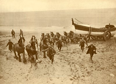 Hauling the Lifeboat, c1930. av Unbekannt