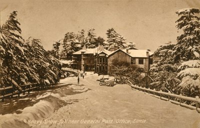 Kraftig snøfall nær General Post-kontoret, Simla, c1918-c1939. av Unbekannt