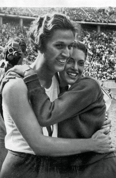 Helen Stephens og Alice Arden, amerikanske idrettsutøvere, OL i Berlin, 1936 av Unbekannt