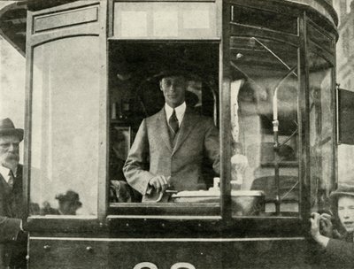 Hans Majestet kjører en trikk gjennom gatene i Glasgow ..., 1924, 1937. av Unbekannt
