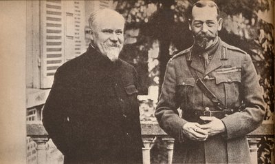 Hans Majestet med president Poincare ved det britiske hovedkvarteret i Frankrike, c1916, 1935. av Unbekannt