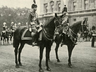 Hans Majestet med hertugen av Gloucester, ved Trooping the Colour, 1928, 1937. av Unbekannt