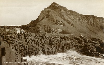 Horisontale søyler, Giants Causeway, slutten av 1800-begynnelsen av 1900-tallet. av Unbekannt