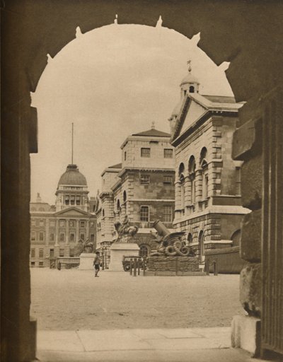 Horse Guards Parade Innrammet i Archway of Treasury Passage, c1935. av Unbekannt