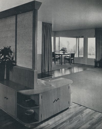 Hus i Pomona, California ... med utsikt over stuen, 1942. av Unbekannt