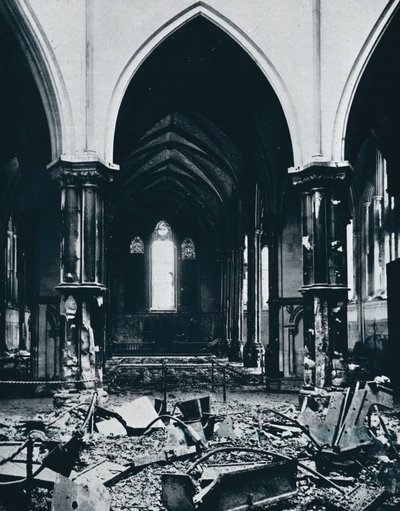 Interiør i Temple Church etter brannen, 1941 av Unbekannt
