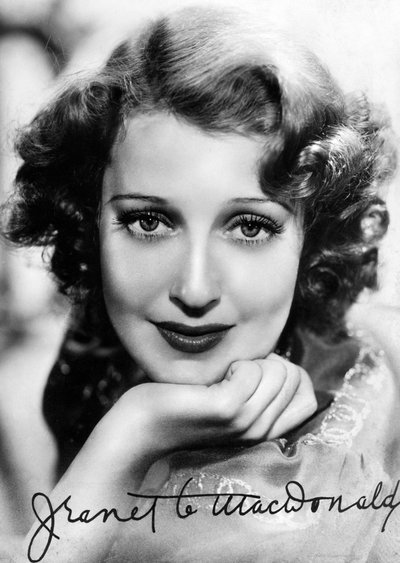Jeanette MacDonald 1903-1965, amerikansk sanger og skuespillerinne, c1930-c1940s av Unbekannt