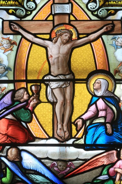 Jesus Kristus på korset. Glassmaleri vindu. Helligdommen til Vår Frue av la Salette, La Salette-Fallavaux, Frankrike av Unbekannt