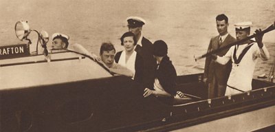 Kong Edward vender tilbake til sin yacht fra øya Rab, 1937 av Unbekannt