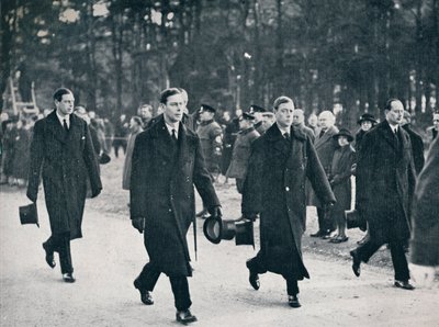 Kong Edward VIII og hans tre brødre følger våpenvognen, 1936 av Unbekannt