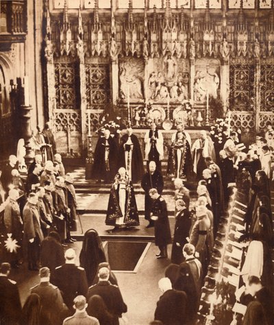 Kong Edward VIII drysser jord på sin fars kiste, 1936. av Unbekannt