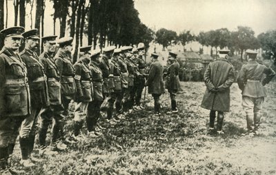 Kong George V besøker allierte styrker i frontlinjen, første verdenskrig, 1915, c1920. av Unbekannt
