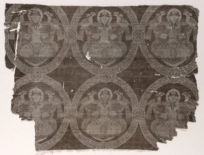 Lampas-fragment med sittende prins som holder falker i kufiske medaljonger, 1654-1955. av Unbekannt