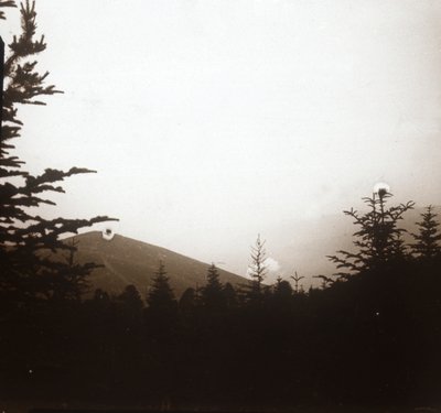 Landskap, røyk i avstand, Alsace, c1914-c1918 av Unbekannt