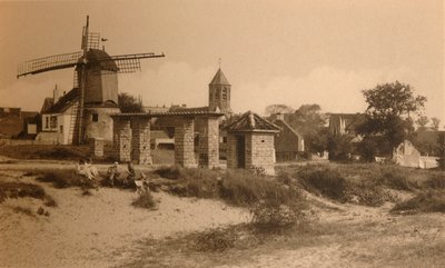 Gammel vindmølle og kirke, Gammel vindmølle og kirke, c1900. av Unbekannt