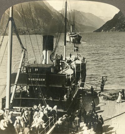 Forlater Odde for en utflukt ned den pittoreske fjellveggen Sorfjord, Norge, ca 1905. av Unbekannt