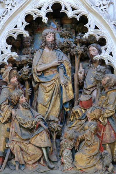 Livet til døperen Johannes: ""St. Døperen Johannes viser Guds ring."" Høyrelieff av nordenden av Nordkoret (1531). Amiens katedral, Amiens, Frankrike av Unbekannt