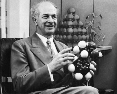 Linus Pauling , amerikansk kjemiker, c1954 av Unbekannt