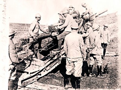 Ladeskallet i 155 mm pistol, c1914-c1918 av Unbekannt