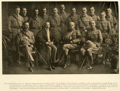 Lord Roberts og Sir Alfred Milner med deres personlige staber, 1900, 1901. av Unbekannt