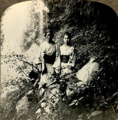 Maidens of the Land of the Rising Sun, under Kogijoku-fossene..., c1900. . av Unbekannt