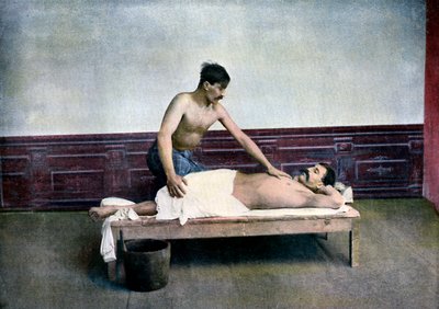 Mann som har en massasje i badehuset, c1890 av Unbekannt