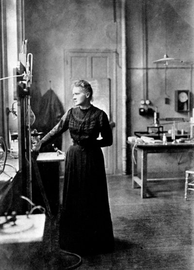 Marie Curie, polskfødt fransk fysiker i laboratoriet hennes, 1912 av Unbekannt