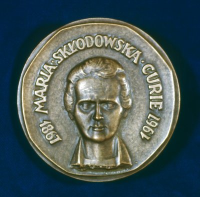 Medalje til minne om Marie Sklodowska Curie, polskfødt fransk fysiker, 1967 av Unbekannt
