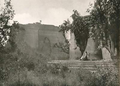 Meingoon Pagoda and Great Bell, 1900. av Unbekannt