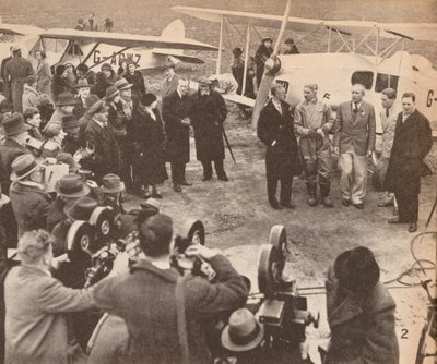 Medlemmer av ekspedisjonen på Heston flyplass, 17. februar 1933, like før avreise til India, c1 av Unbekannt