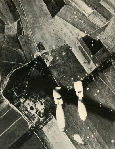 Flere britiske bomber på en fiendtlig flyplass, 1939-1940, 1941. av Unbekannt