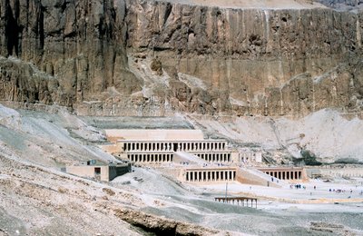 Liktempelet til dronning Hatshepsut, Dayr al-Bahri, Egypt, c1457 f.Kr. av Unbekannt