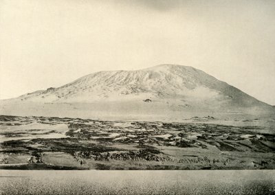 Mount Erebus...Det gamle krateret til venstre, c1908, 1909. av Unbekannt