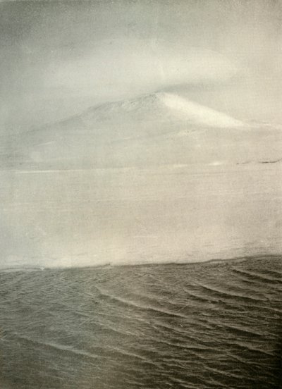 Mount Erebus From The Ice-Foot, c1908, 1909 av Unbekannt