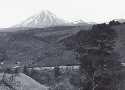 Mount Ngauruhoe, slutten av 1800-begynnelsen av det 20. århundre. av Unbekannt