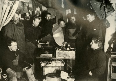 Music in the Hut, c1908, 1909. av Unbekannt