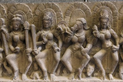 Nasjonalmuseet i India, Delhi. Saptamatrikas (syv guddommelige mødre). Pratihara av Unbekannt