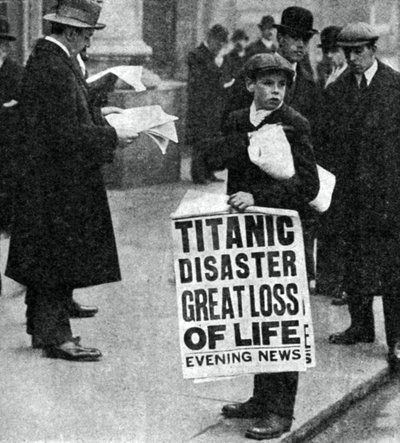 Avisgutt med nyheter om Titanic-katastrofen, 14. april 1912 av Unbekannt