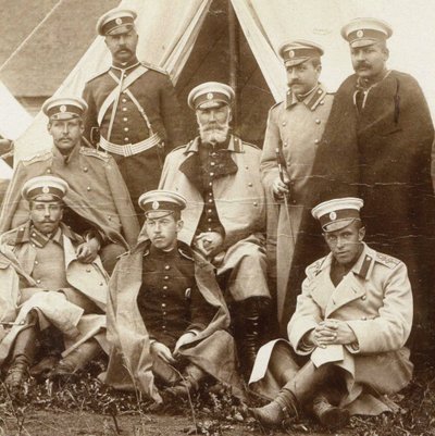 Nikolai Nikolaevich, prins Odoevsky-Maslov i midten med offiserene til Life Guard Cava av Unbekannt