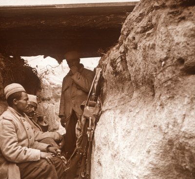 Nordafrikansk infanteri i skyttergraver, c1914-c1918 av Unbekannt