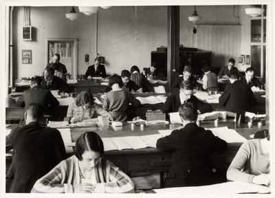 Kontorarbeidere, ca 1930 av Unbekannt
