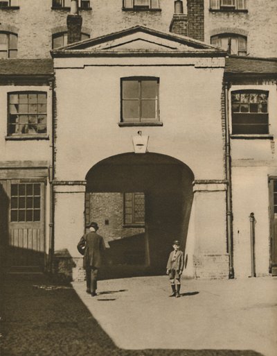 Old Mews sa å ha vært Iron Dukes Stables på Knightsbridge, c1935. av Unbekannt